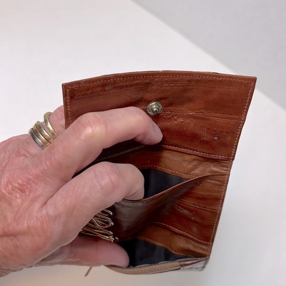 Eelskin checkbook cover and key case - Picture 6 of 8